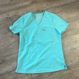 Figs small scrub top